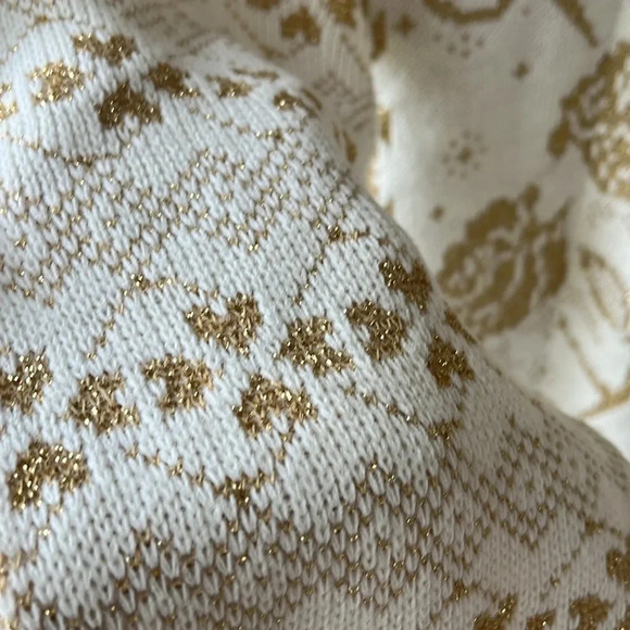 Vintage Dana Scott Like New Cream Sweater with Gold Rose Pattern. Size L - Picture 9 of 12